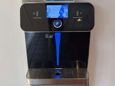 Neuer Wasserspender mit Kalt- und Heißwasser Neuer Wasserspender mit Kalt- und Heißwasser